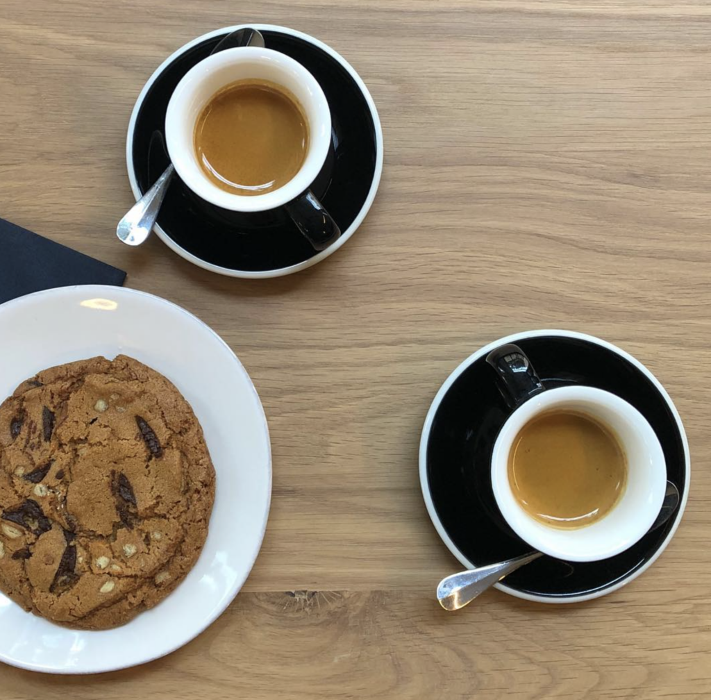 leuke koffie hotspots in Parijs, waar koffie drinken Parijs, leuke koffietentjes Parijs, beste koffie Parij
